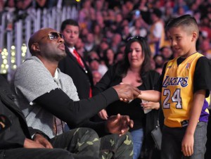 Lamar Odom reaparece en el Staples Center