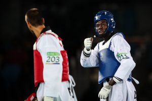 JJOO04. RÍO DE JANEIRO (BRASIL), 17/08/2016.- El dominicano Luisito Pie (d) en acción ante el portugués Rui Bragança hoy, miércoles 17 de agosto de 2016, durante la competencia de taekwondo, categoría 58 kg, en los Juegos Olímpicos Río 2016, en el la Arena Carioca 3 de Río de Janeiro (Brasil). EFE/FERNANDO BIZERRA JR