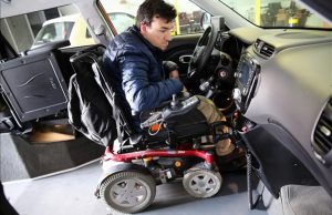 L HOSPITALET DE LLOBREGAT 04 05 2017 Barcelona  Primera autoescuela en Catalunya con vehiculos adaptados para personas con discapacidad   FOTO de RICARD CUGAT