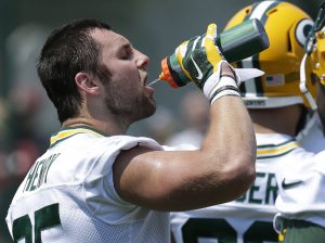 Green Bay Packers tight end Mitchell Henry (85) takes a break during organized team activities (OTA) Thursday, May 28, 2015 in Green Bay, Wis.    MARK HOFFMAN/MHOFFMAN@JOURNALSENTINEL.COM