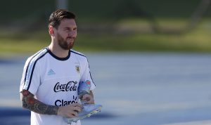 AMS01. HOUSTON (TX, EE.UU.), 23/06/2016.- El jugador de Argentina Lionel Messi durante un entrenamiento hoy, 23 de junio de 2016, en Houston, Texas. Argentina disputará la final de la Copa América ante Chile el próximo domingo. EFE/AARON M. SPRECHER