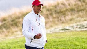 tiger-woods-vuelve-al-campo-de-golf-ahora-sin-dolor